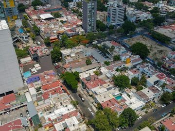 Amplia casa con uso de suelo para habitacion y mas del 95% permitido
