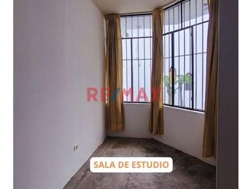 Venta de Amplia Casa De Dos Pisos En San Martin De Porres – a Media Cuadra de Av. Santa Rosa (Zona Comercial)