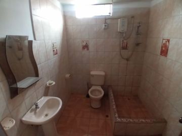 Venta de Amplia Casa De Dos Pisos En San Martin De Porres – a Media Cuadra de Av. Santa Rosa (Zona Comercial)