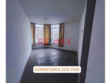 Venta de Amplia Casa De Dos Pisos En San Martin De Porres – a Media Cuadra de Av. Santa Rosa (Zona Comercial)