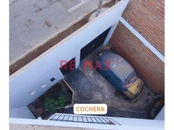 Venta de Amplia Casa De Dos Pisos En San Martin De Porres – a Media Cuadra de Av. Santa Rosa (Zona Comercial)