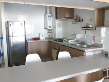 SE VENDE DEPARTAMENTO 3 DORMITORIOS, 2 BAÑOS Y ESTACIONAMIENTO