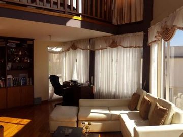 DOS CASAS DE VENTA CUMBAYÁ 1030 m2