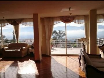 DOS CASAS DE VENTA CUMBAYÁ 1030 m2