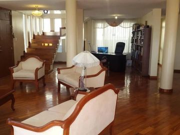 DOS CASAS DE VENTA CUMBAYÁ 1030 m2