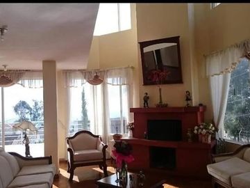 DOS CASAS DE VENTA CUMBAYÁ 1030 m2
