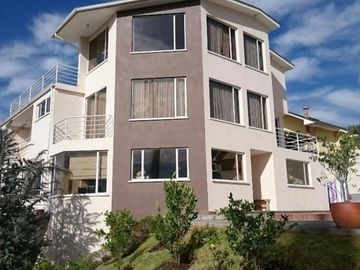 DOS CASAS DE VENTA CUMBAYÁ 1030 m2