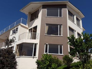 DOS CASAS DE VENTA CUMBAYÁ 1030 m2