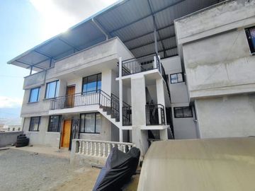 CASA RENTERA EN CALDERON, 5 DPTOS. Y 3 LOCALES SECTOR LUZ Y VIDA