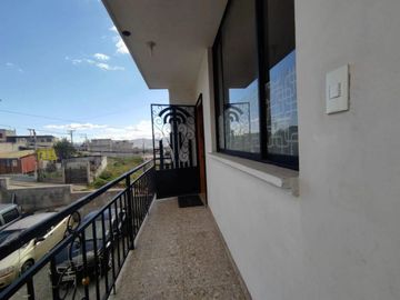 CASA RENTERA EN CALDERON, 5 DPTOS. Y 3 LOCALES SECTOR LUZ Y VIDA