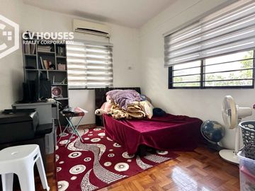 Pre-Owned: 4 Bedrooms House & Lot for Sale
