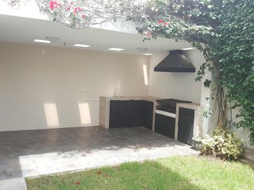 EN VENTA HERMOSA CASA EN SANTA INES CUMBAYA