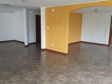 EN VENTA HERMOSA CASA EN SANTA INES CUMBAYA