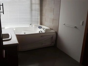 EN VENTA HERMOSA CASA EN SANTA INES CUMBAYA