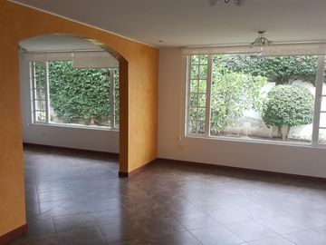 EN VENTA HERMOSA CASA EN SANTA INES CUMBAYA