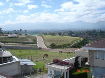 EN VENTA HERMOSA CASA EN SANTA INES CUMBAYA