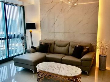 🏢 Gorgeous 2BR Corner Unit for Sale at One Uptown Residences! Enjoy BGC living with maid’s room and premium appliances! 🌇🛋️