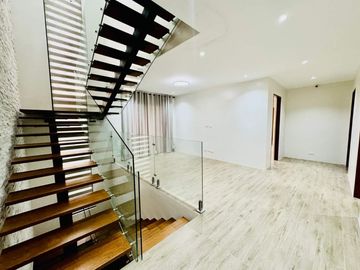 Luxurious 6 Bedroom 2 Storey House and Lot for Sale in Sucat Parañaque City