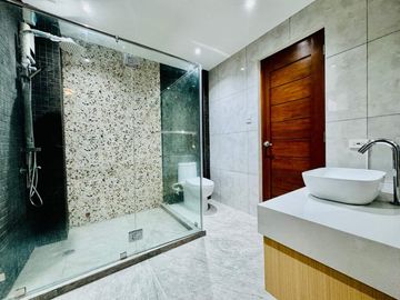 Luxurious 6 Bedroom 2 Storey House and Lot for Sale in Sucat Parañaque City