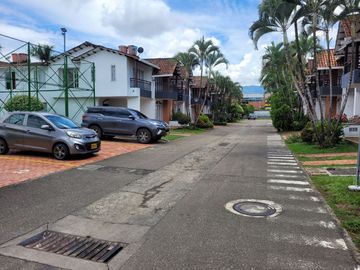 VENDO CASA EN VILLAVICENCIO CONJUNTO QUINTAS DE MORELIA 2 FRENTE AL TERMINAL DE TRANSPORTE