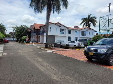 VENDO CASA EN VILLAVICENCIO CONJUNTO QUINTAS DE MORELIA 2 FRENTE AL TERMINAL DE TRANSPORTE