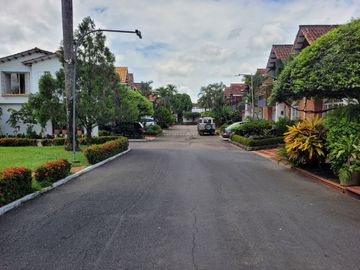 VENDO CASA EN VILLAVICENCIO CONJUNTO QUINTAS DE MORELIA 2 FRENTE AL TERMINAL DE TRANSPORTE