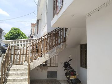 EXCELENTE OPORTUNIDAD DE INVERSION - VENTA CASA 2 PISOS INDEPENDIENTESTES BARRIO SAN LUIS