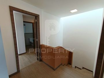 Conocoto 3 dormitorios 2 parqueaderos. Aplica Crédito VIP Casa por estrenar en venta. Valle de los Chillos.