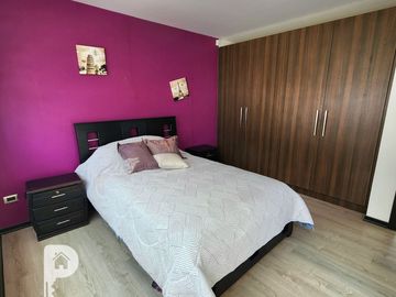 La Armenia. Casa en venta por estrenar 3 dormitorios. Con piscina. Frente al Parque Metropolitano. Valle de los Chillos 3 plantas.