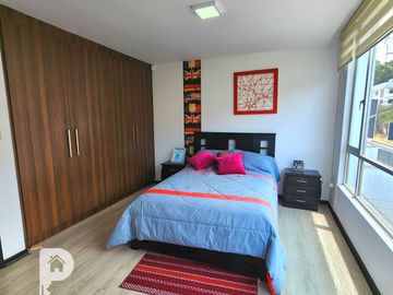 La Armenia. Casa en venta por estrenar 3 dormitorios. Con piscina. Frente al Parque Metropolitano. Valle de los Chillos 3 plantas.