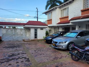 VENDO CASA DE 2 NIVELES EN VILLAVICENCIO EN CONJUNTO DE 8 CASAS BARRIO PANORAMA CERCA AL COMANDO DE POLICIA