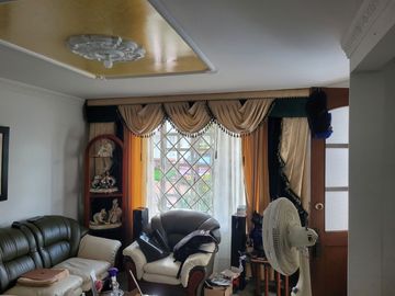 VENDO CASA DE 2 NIVELES EN VILLAVICENCIO EN CONJUNTO DE 8 CASAS BARRIO PANORAMA CERCA AL COMANDO DE POLICIA