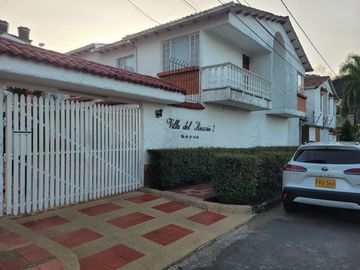 VENDO CASA DE 2 NIVELES EN VILLAVICENCIO EN CONJUNTO DE 8 CASAS BARRIO PANORAMA CERCA AL COMANDO DE POLICIA