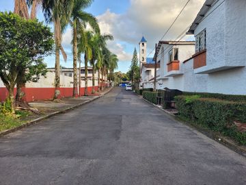 VENDO CASA DE 2 NIVELES EN VILLAVICENCIO EN CONJUNTO DE 8 CASAS BARRIO PANORAMA CERCA AL COMANDO DE POLICIA
