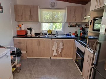 EXCELENTE CASA REMODELADA 4D/2B EN GRAN SITIO DE 3 MIL MTS2