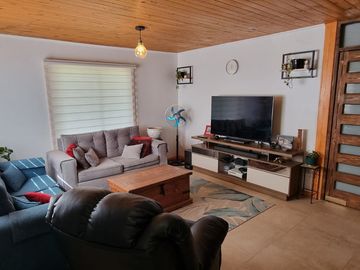 EXCELENTE CASA REMODELADA 4D/2B EN GRAN SITIO DE 3 MIL MTS2