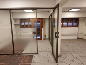 OPORTUNIDAD PROPIEDAD COMERCIAL CON OFICINAS Y TALLER