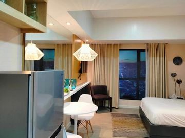 Preselling Luxury Condo Units Overlooking the Ocean and City in 128 Nivel Hills