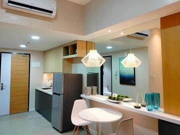 Preselling Luxury Condo Units Overlooking the Ocean and City in 128 Nivel Hills