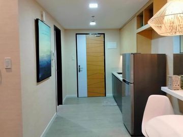 Preselling Luxury Condo Units Overlooking the Ocean and City in 128 Nivel Hills