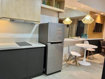 Preselling Luxury Condo Units Overlooking the Ocean and City in 128 Nivel Hills