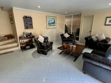 Espectacular Casa En Interlomas: Elegancia, Seguridad Y Comodidad