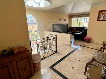 Espectacular Casa En Interlomas: Elegancia, Seguridad Y Comodidad