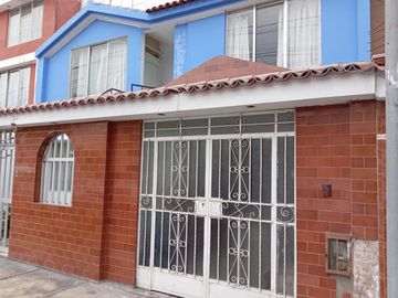 ¡Ubicadisima! Casa en Venta - Urb. Residencial Bellavista