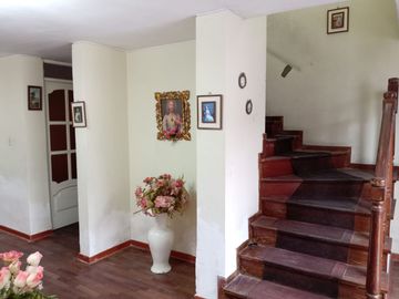 ¡Ubicadisima! Casa en Venta - Urb. Residencial Bellavista