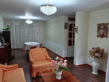 ¡Ubicadisima! Casa en Venta - Urb. Residencial Bellavista