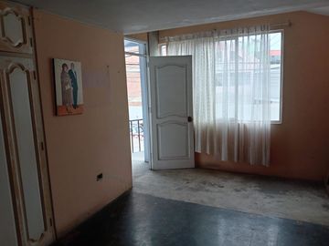 ¡Ubicadisima! Casa en Venta - Urb. Residencial Bellavista