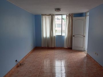 ¡Ubicadisima! Casa en Venta - Urb. Residencial Bellavista