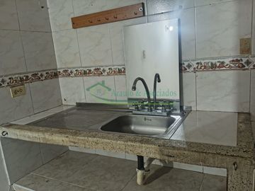 VENDEMOS EN GIRARDOT, CASA - NEGOCIO  EN LA VIA PRINCIPAL  DEL BARRIO CENTENARIO