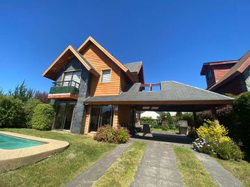 CASA EN AVENIDA DEL RIO PINGUERAL